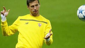 Sevilha prolonga contrato com Gregorz Krychowiak