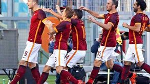 Roma vence dérbi