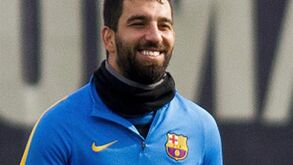 Barcelona pondera recurso para poder inscrever Turan