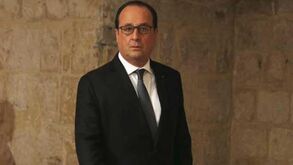 Hollande fecha as fronteiras e declara estado de emergência