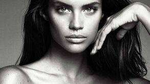 Sara Sampaio nua... de novo