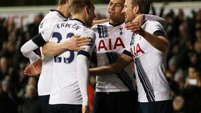 Tottenham goleia e isola-se no quinto lugar