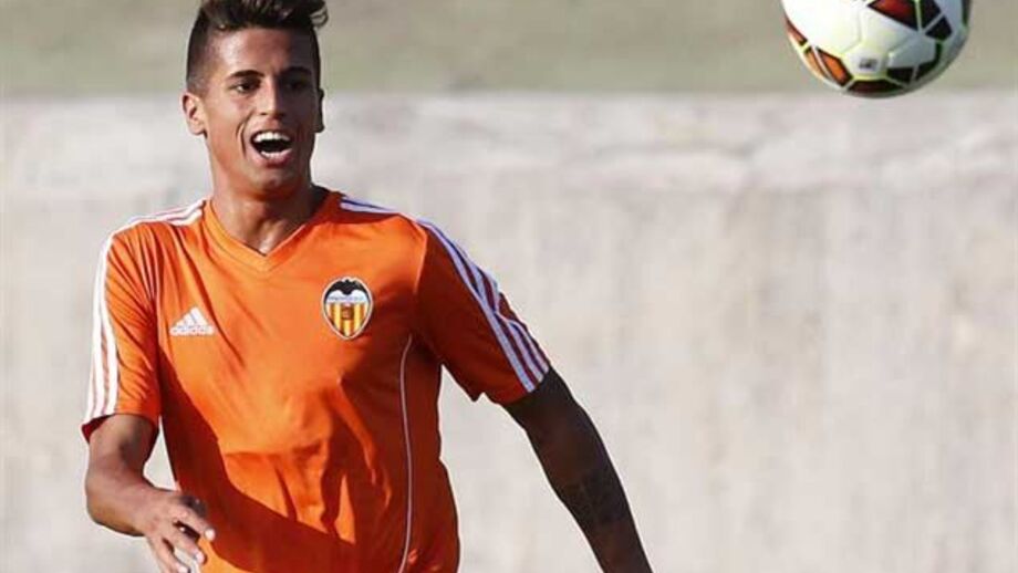 João Cancelo foi vendido por 15 milhões ao Valencia