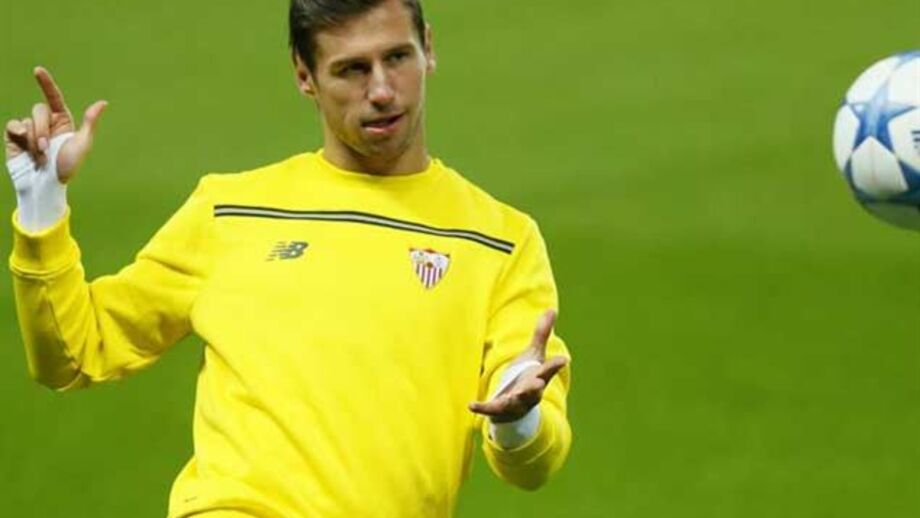 Sevilha prolonga contrato com Gregorz Krychowiak