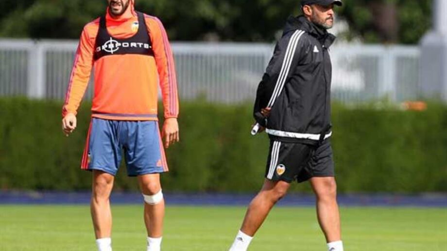 Negredo e Nuno Espírito Santo discutem no treino