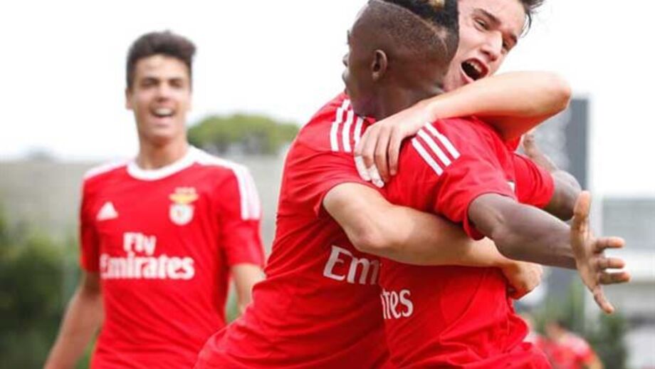Benfica "atropela" ADCEO (7-0)