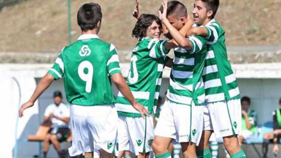 Sporting vence Estoril (4-1)