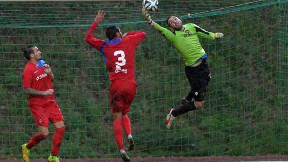 Chaves-Oliveirense, 1-1: Guardião João Pinho marca... de baliza a baliza