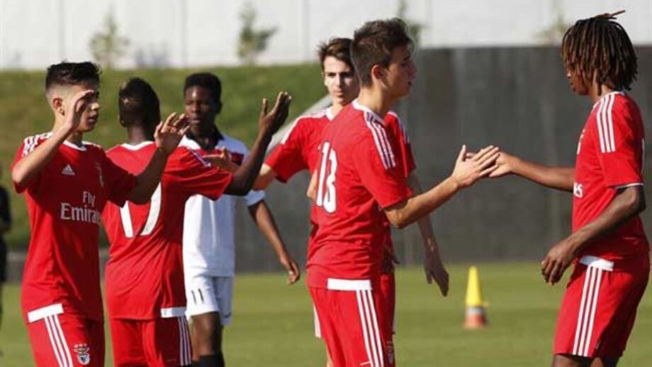 Benfica mantém invencibilidade