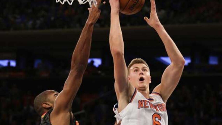 Porzingis cala críticos e veste capa de herói