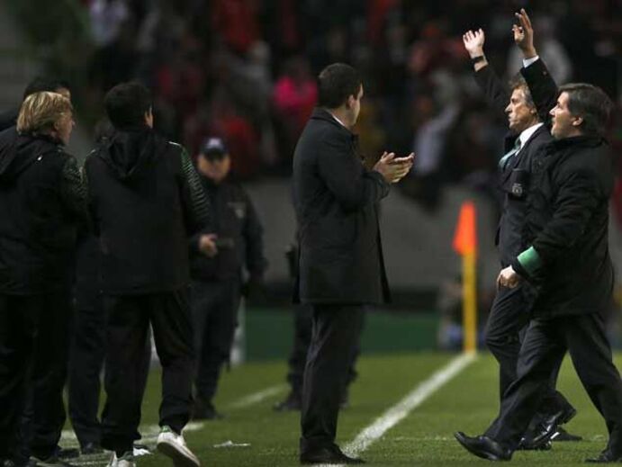 Bruno de Carvalho: saltos, abraços e as três vitórias ao Benfica