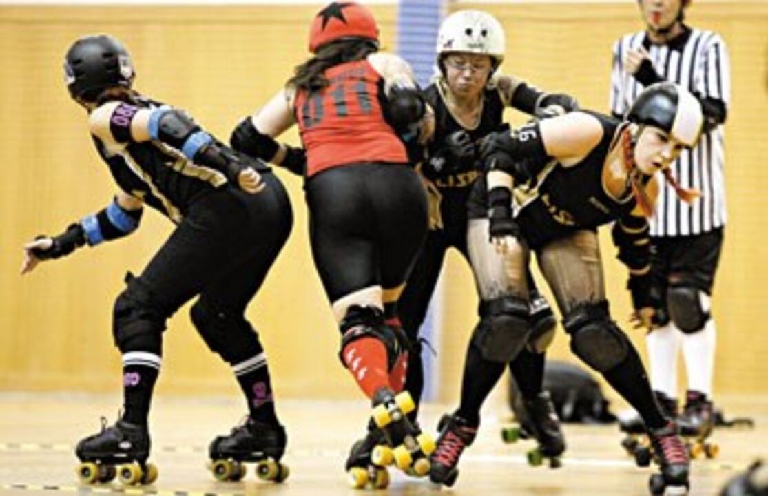 Roller derby: Velocidade, quedas e... calções curtos