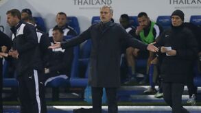 Mourinho resiste ao desastre blue