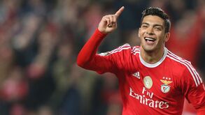 Raúl Jiménez chega ao milhão de 