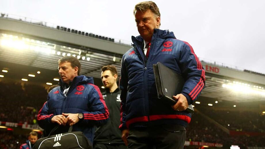 Louis van Gaal está em rota de colisão com tudo e com todos, depois de ter começado por descarregar nos jornalistas