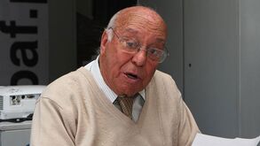 Apito à altura da chuva de golos