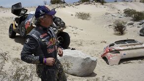 Líder Carlos Sainz desiste da prova
