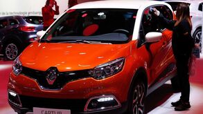 Renault alvo de buscas por suspeita de fraude nas emissões poluente