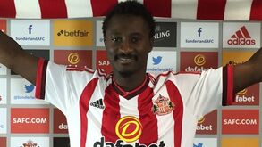 N’Doye apresentado no Sunderland
