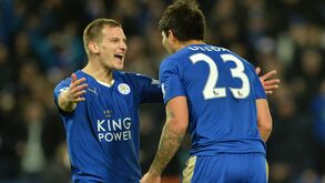 Leicester regressa às vitórias e pressiona Arsenal