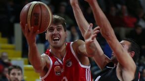 Benfica parte na frente
