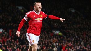 Man. United convence e arrasa Stoke (sem Imbula)