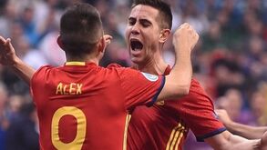 Espanha estreia-se com triunfo 