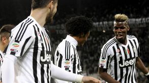 Juventus vence e mantém perseguição ao líder