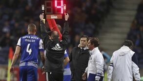 Maicon saiu de campo assobiado