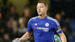John Terry falha visita ao PSG