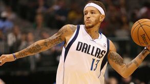 Delonte West apanhado a vaguear descalço em Houston
