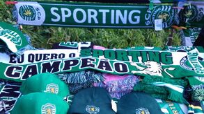 Cachecóis do Benfica escondidos... por proteção