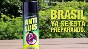 Um spray repelente de... Suárez