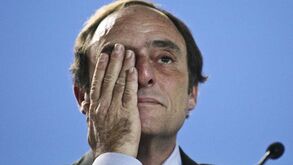 Paulo Portas chora ao deixar o CDS-PP