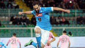 Penálti de Higuaín dá vitória ao Nápoles
