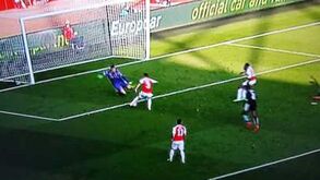 Como conseguiu Welbeck falhar daqui?