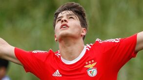 Benfica vence no Restelo e termina segunda fase só com vitórias