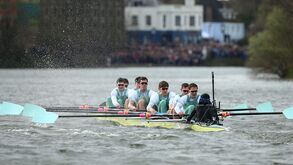 Cambridge volta a ganhar a Oxford na regata do Tamisa
