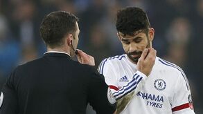 Diego Costa voltou a abusar e desta vez foi o árbitro que pagou