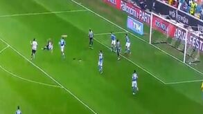 Bruno Fernandes marca golo monumental ao Nápoles