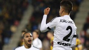 João Cancelo marca na goleada do Valencia