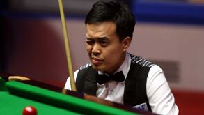 Campeonato do Mundo: Selby complica e Ding avança