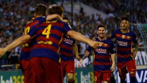 Barcelona vence Betis e defende liderança