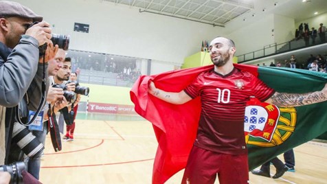 Ricardinho é eleito melhor do mundo no futsal; Brasileiro Gadeia é