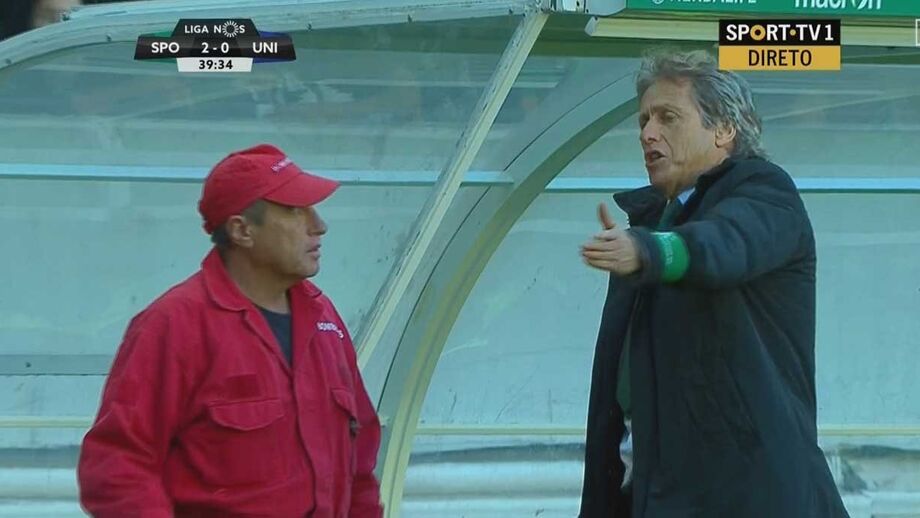 A discussão entre Jorge Jesus e... um bombeiro