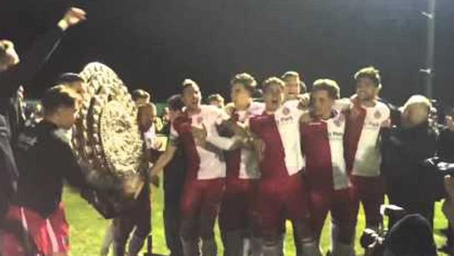 O troféu do Campeonato do Mundo tem um tamanho razoável, o da Liga dos Campeões já aumenta um pouco a "parada", mas continua a ser suportável por um jogador