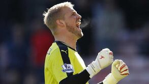 Peter e Kasper Schmeichel campeões no mesmo dia... separados por 23 anos