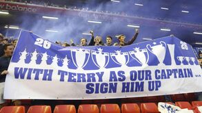 John Terry estuda proposta de renovação