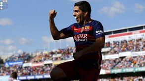 Barcelona vence Granada e revalida título