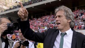 Jorge Jesus ganha Globo de Ouro no dia em que falha o título